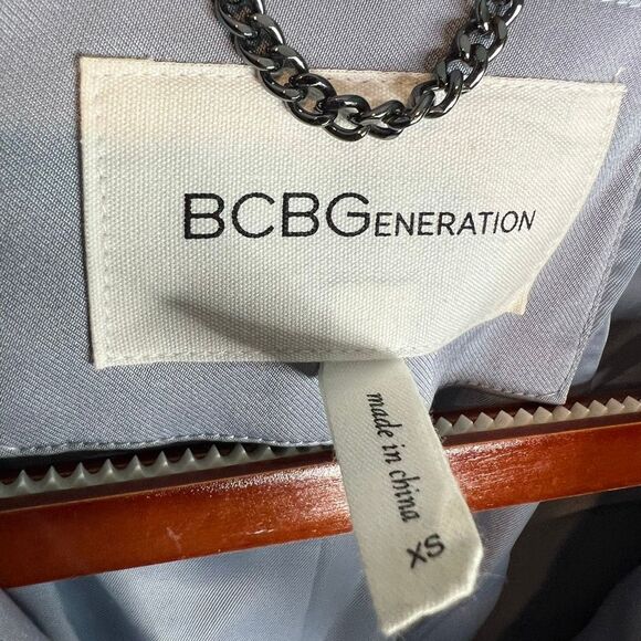 This is a BCBGeneration Envelope Collar Trench Coat in a light blue or chambray - Picture 7 of 10